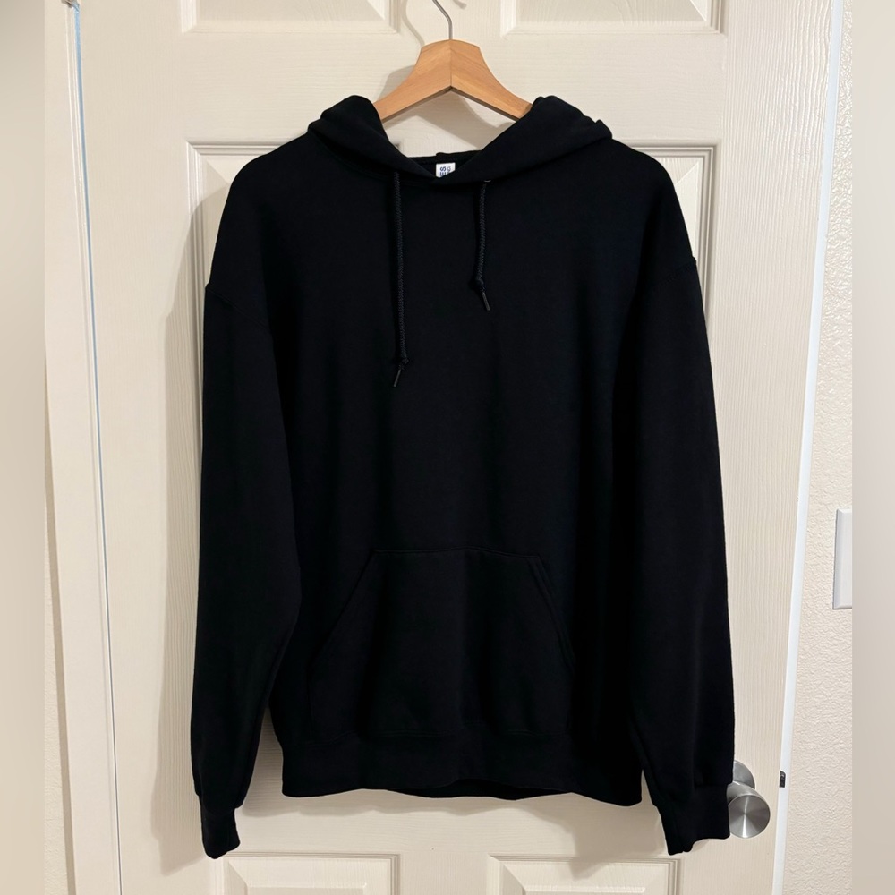 BLACK PULLOVER